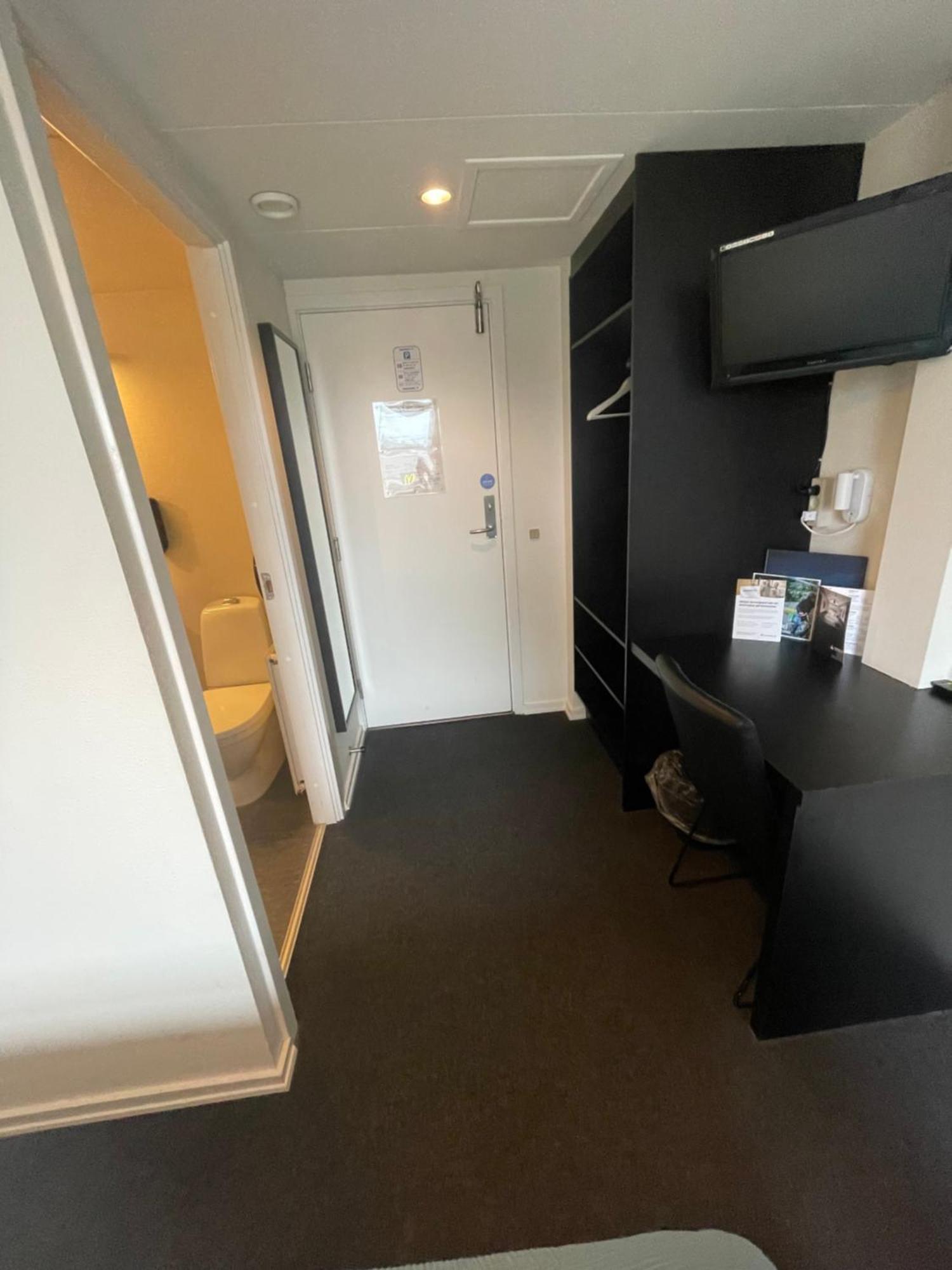スベンボー Stoberietホステル エクステリア 写真 A typical studio apartment in the UK