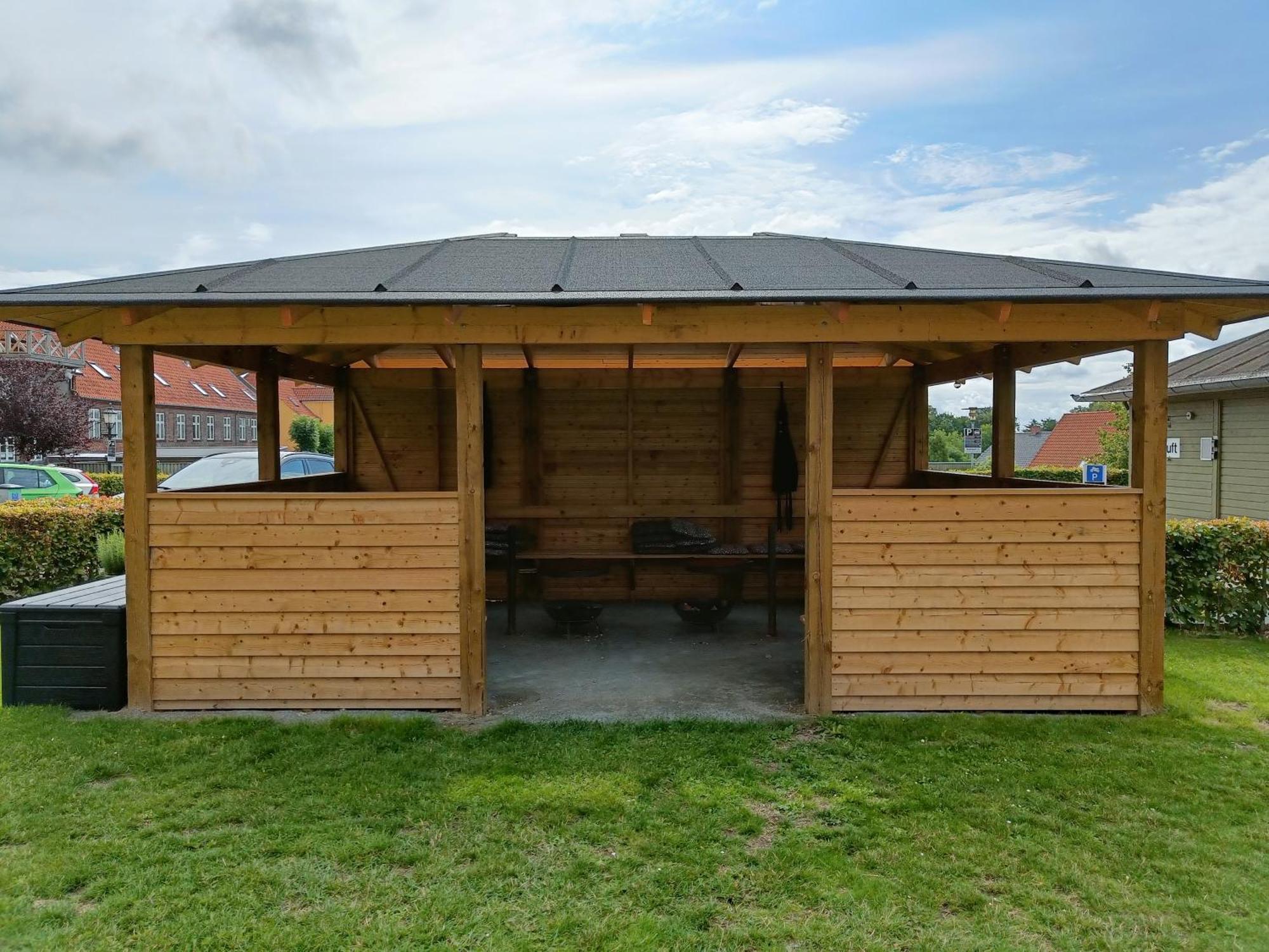 スベンボー Stoberietホステル エクステリア 写真 A wooden gazebo