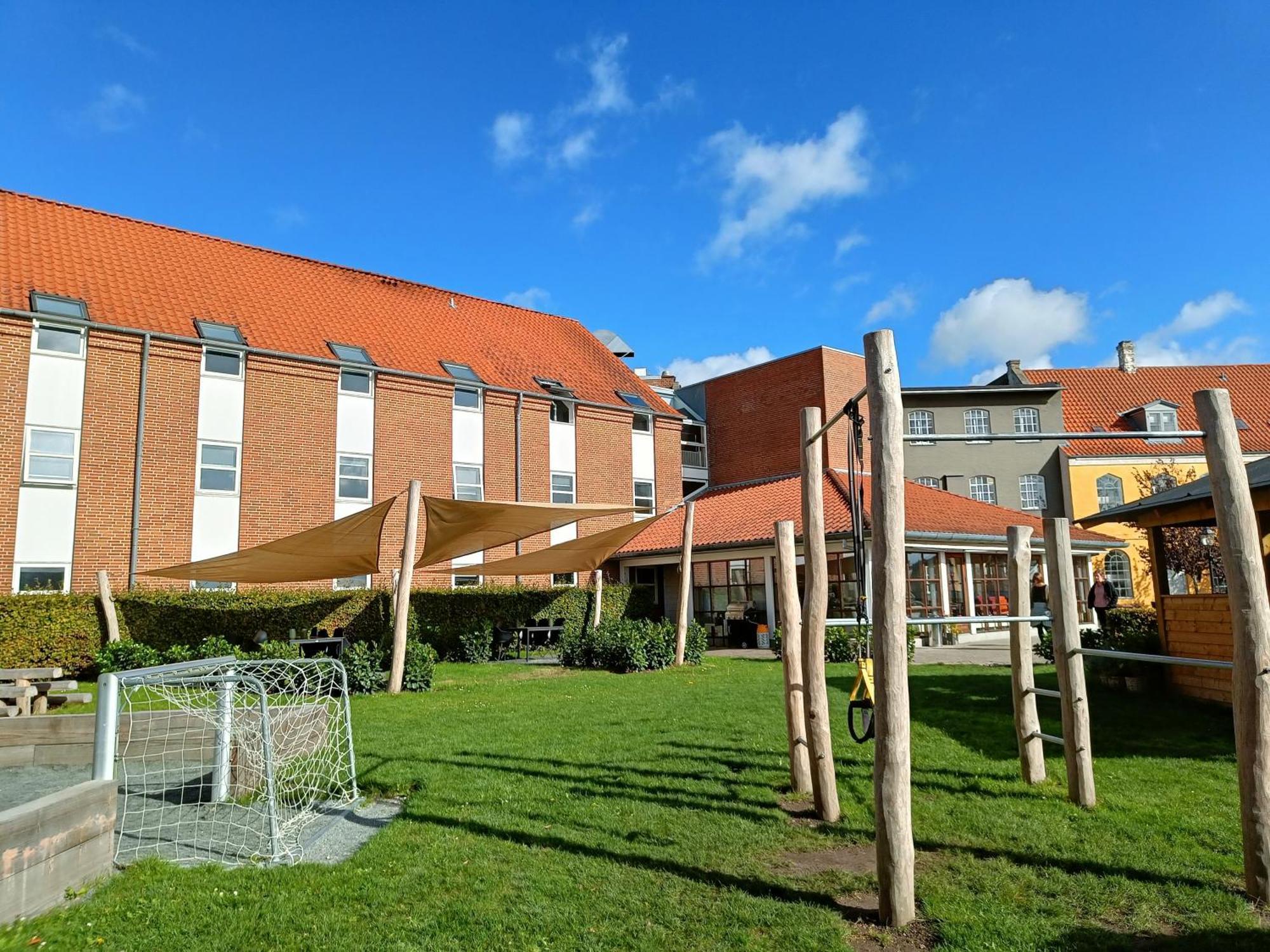 スベンボー Stoberietホステル エクステリア 写真 The school's main building