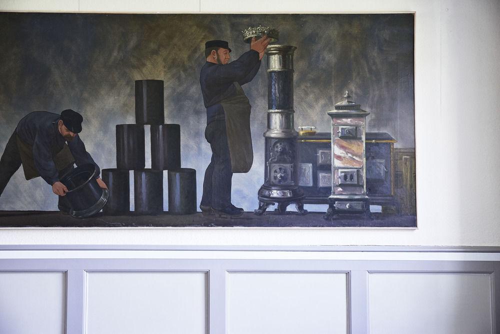 スベンボー Stoberietホステル エクステリア 写真 The painting in the station